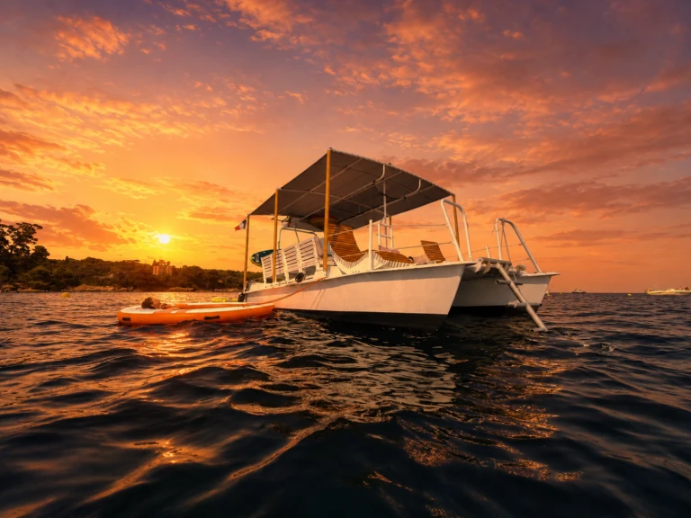 Charter a Caparros Catabarge in Golfe-Juan on Samboat