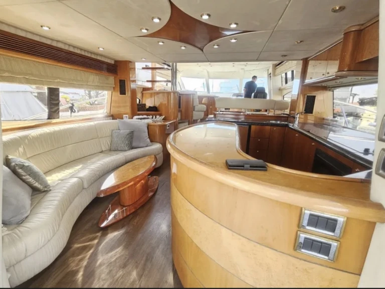 Yacht charter Golfe-Juan - Sunseeker Manhattan 74 MK II on SamBoat