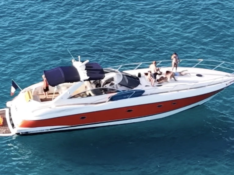 Luxury Yacht to hire Golfe-Juan at the best price