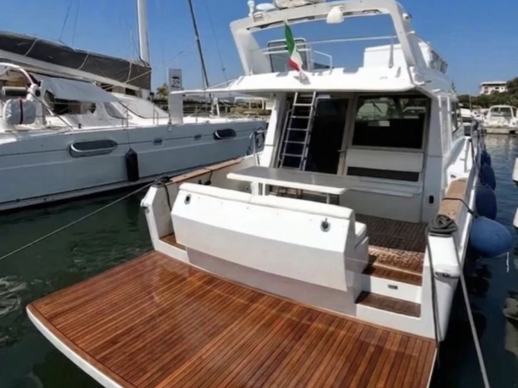 Yacht charter Golfo Aranci Port - Ferretti Ferretti 39 on SamBoat