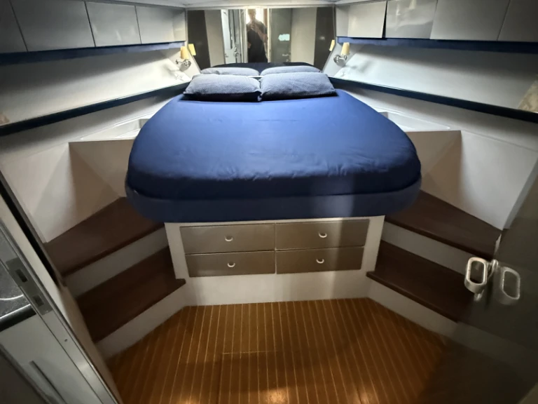 Hire Motorboat with or without skipper Ferretti Golfo Aranci Port