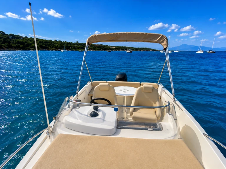 Motorboat to hire Mandelieu-la-Napoule at the best price