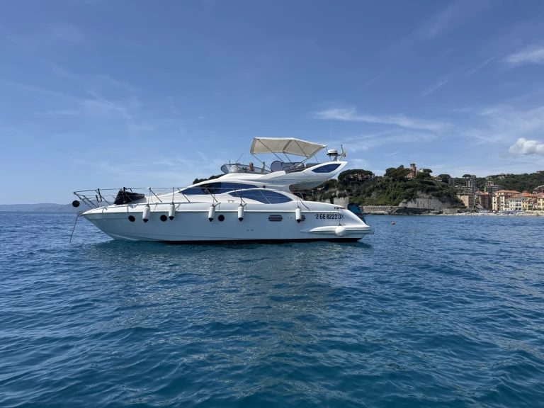 Yacht charter Varazze - Azimut Azimut 43 Fly on SamBoat