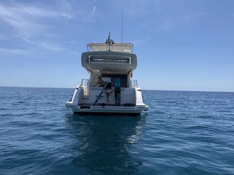 Hire a Azimut Azimut 43 Fly Varazze