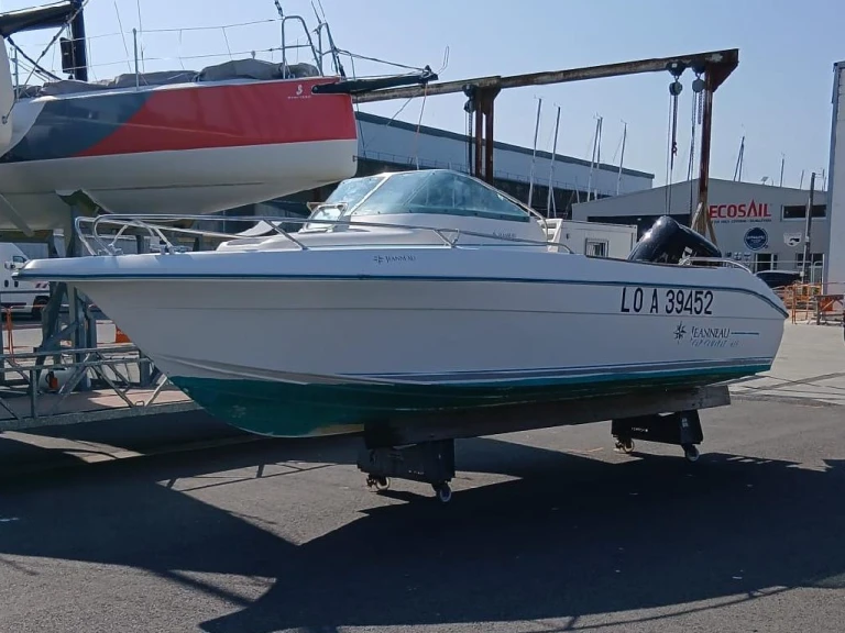 Motorboat hire in Lorient - Jeanneau Cap Camarat 615 WA