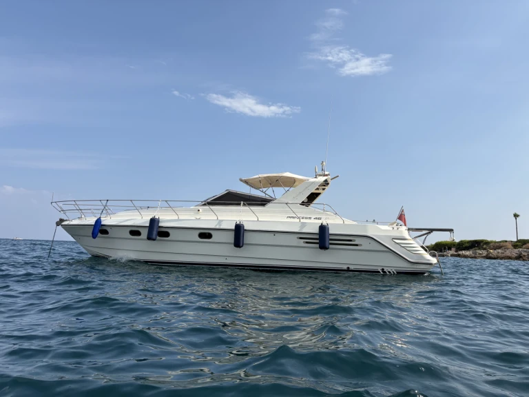 Hire Luxury Yacht with or without skipper Princess Antibes