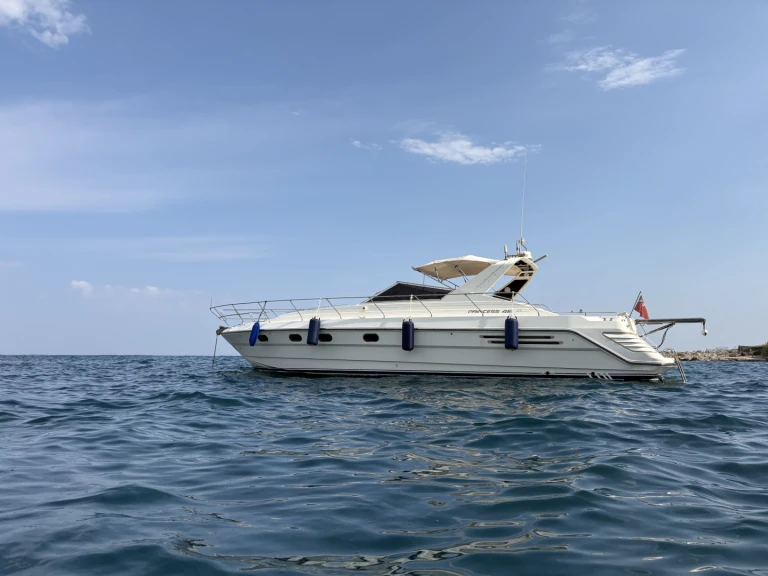 Hire Luxury Yacht Princess with a boat licence