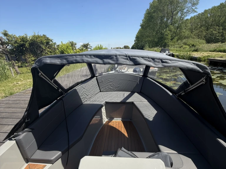 Hire Motorboat Aqua24 with a boat licence