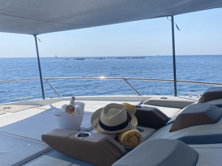 Motorboat to hire Mandelieu-la-Napoule at the best price