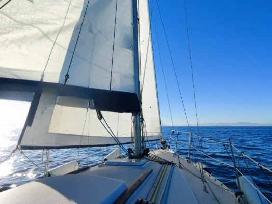 Hire a Jeanneau Aquila La Manga
