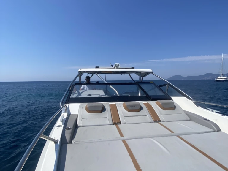 Motorboat hire in Mandelieu-la-Napoule - Bénéteau Flyer 10