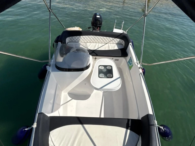 Motorboat hire in Marseille - kruger laser