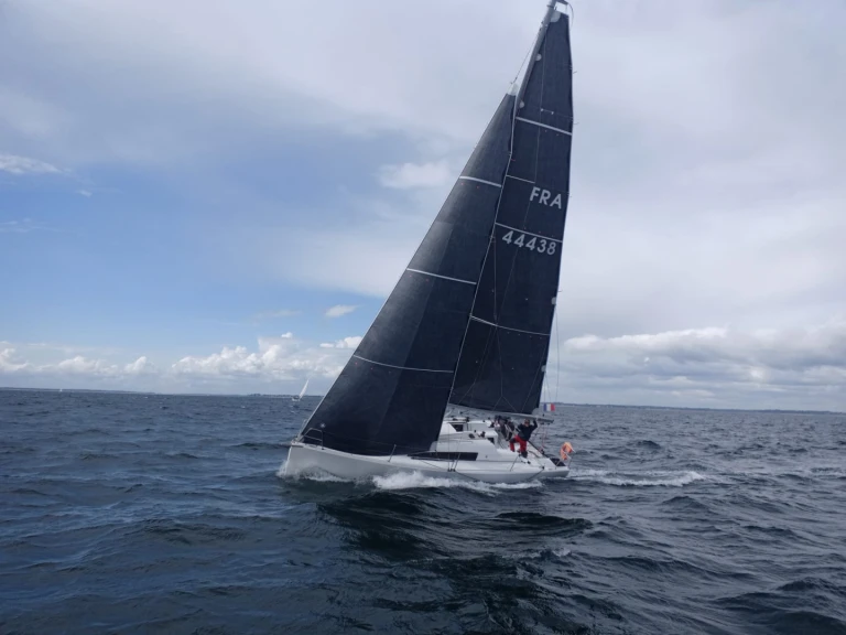 Jeanneau Sun Fast 3200 charter bareboat or skippered in  La Trinité-sur-Mer