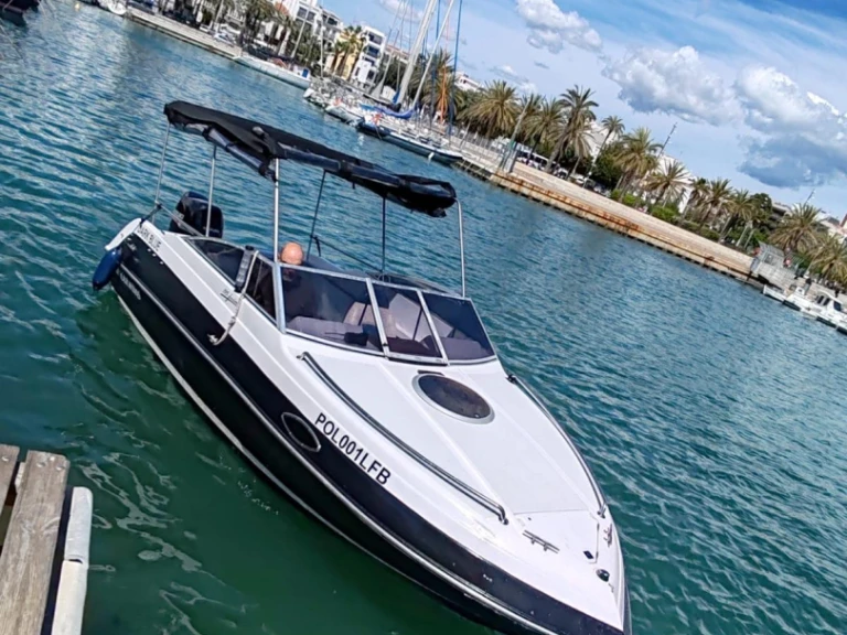 Yacht charter Vilanova i la Geltrú - Four Winns Freedom 195 on SamBoat