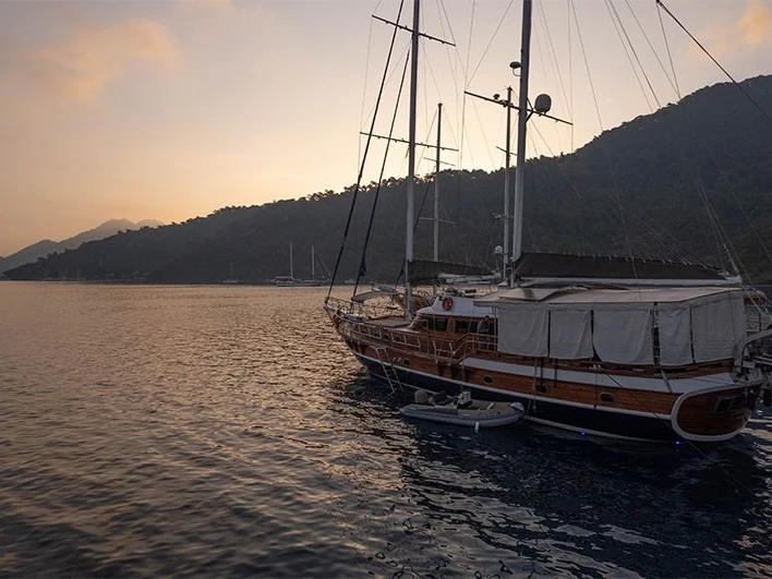 Hire Sailboat Custom Made with a boat licence