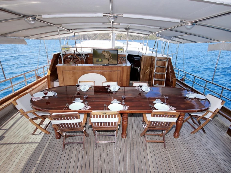 Hire Sailboat Custom Made with a boat licence
