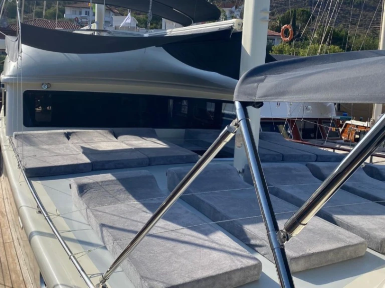 Hire Sailboat Custom Made with a boat licence