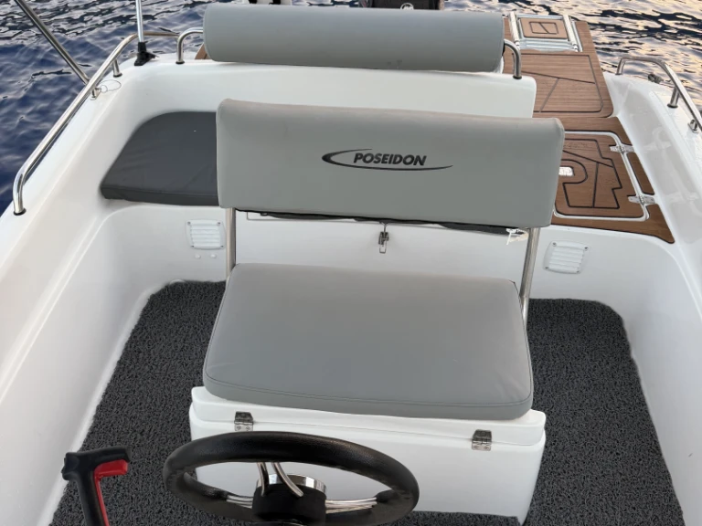 Yacht charter Pantanassa - Poseidon Blue Water 185 on SamBoat