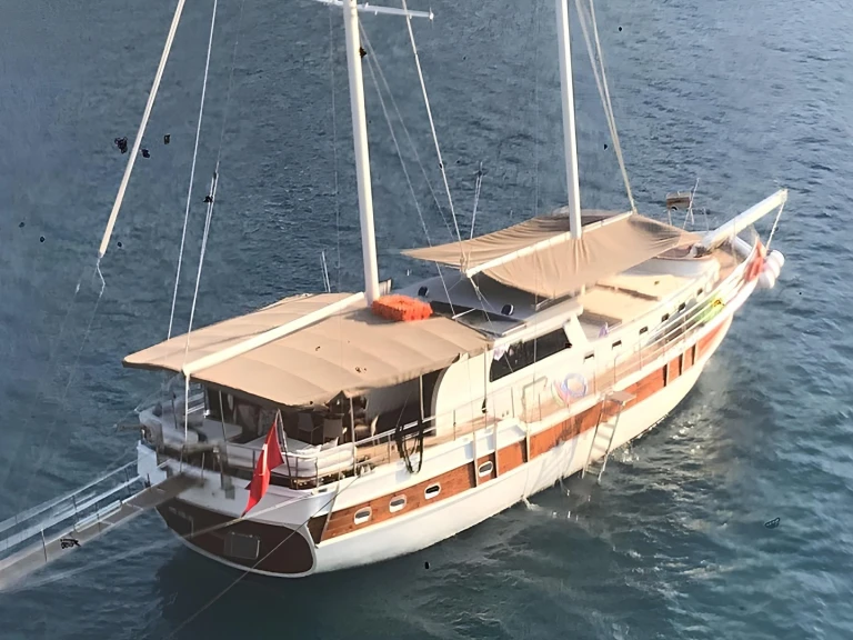 Hire Sailboat Custom Made with a boat licence