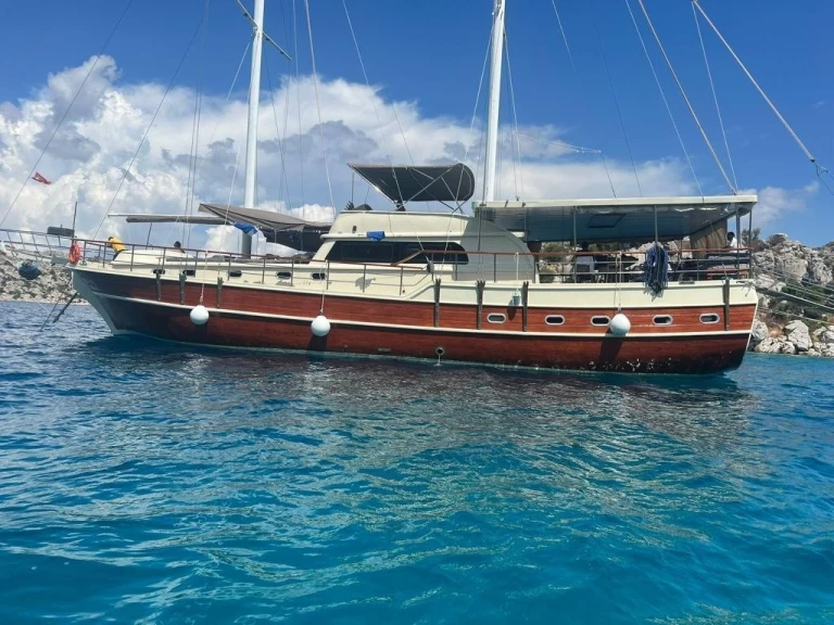 Hire Sailboat Custom Made with a boat licence