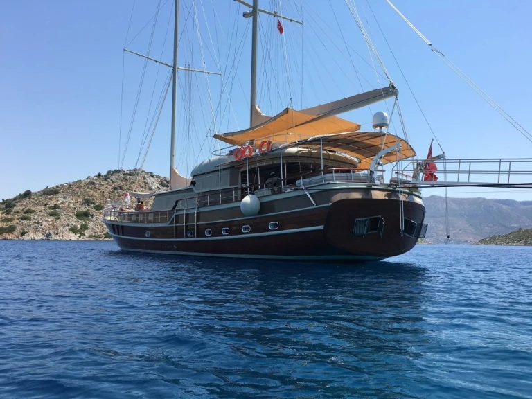 Hire Sailboat Custom Made with a boat licence