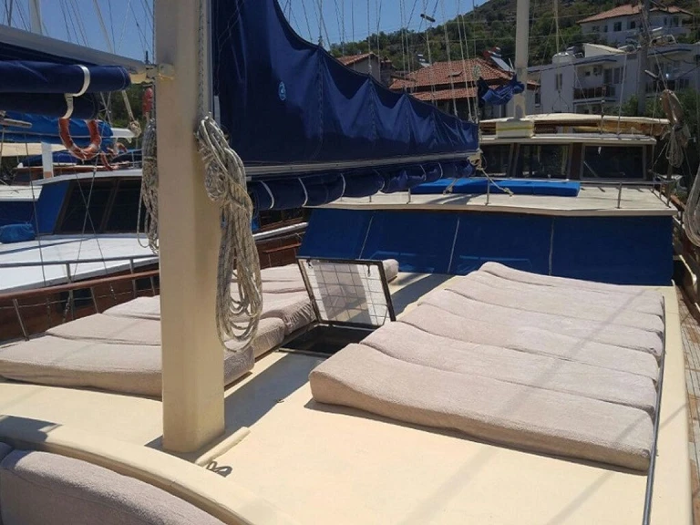 Hire Sailboat Custom Made with a boat licence