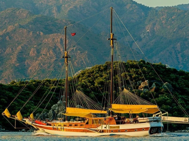 Hire Sailboat Custom Made with a boat licence