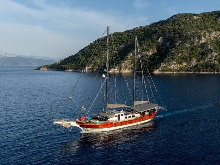 Hire Sailboat Custom Made with a boat licence