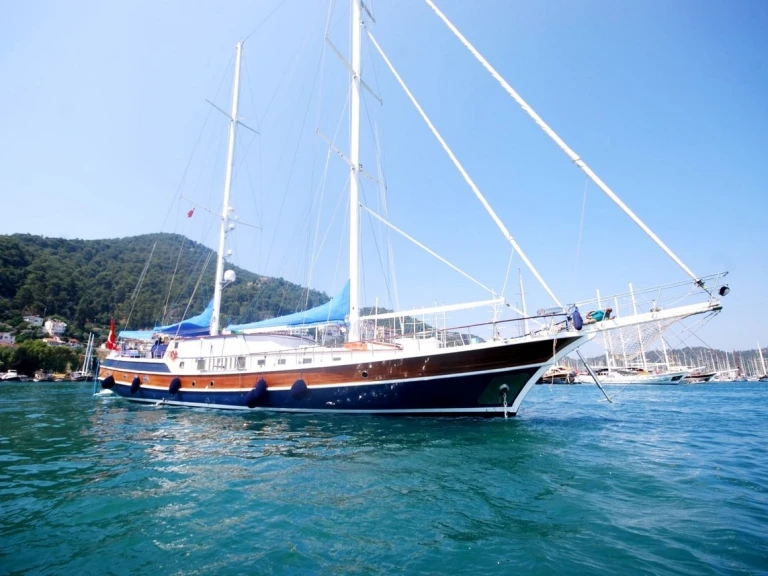 Hire Sailboat Custom Made with a boat licence