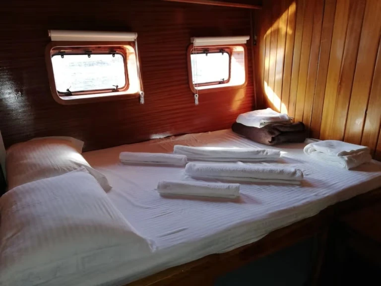 Hire Sailboat Custom Made with a boat licence
