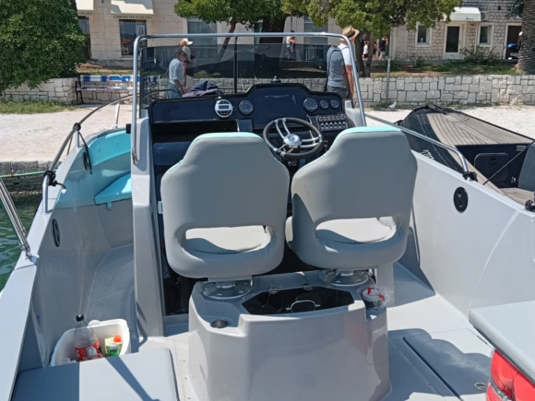 Hire Motorboat with or without skipper Jeanneau Split