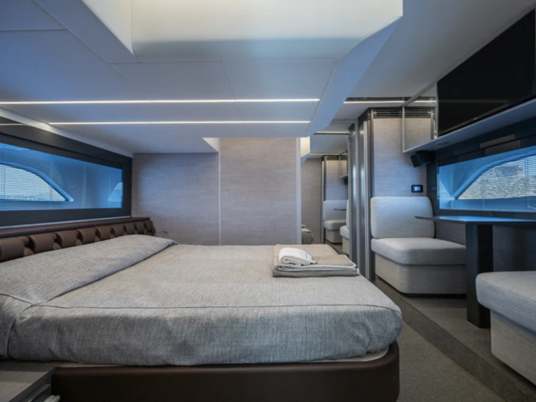 Hire a Pershing Pershing 5x Palma de Mallorca
