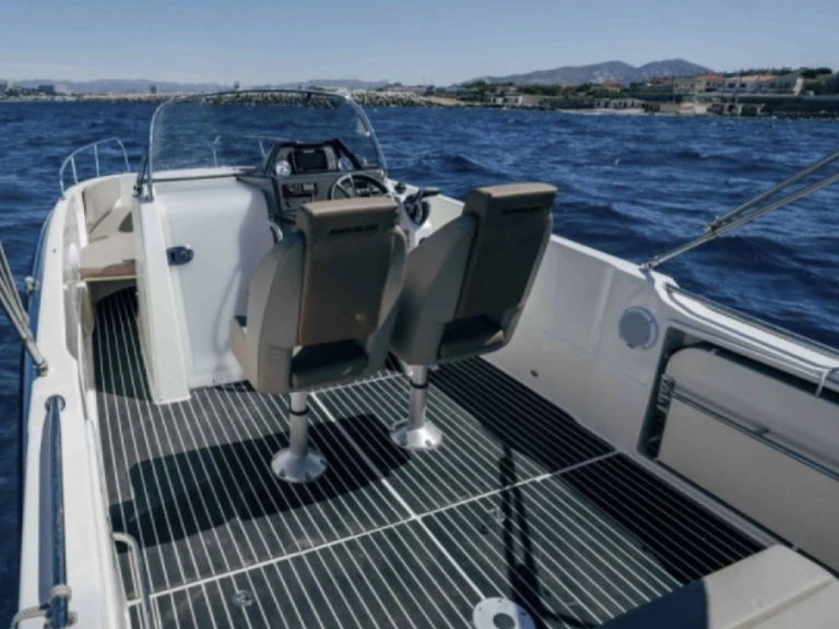 Motorboat hire in Marseille - Quicksilver Activ 755 Sundeck