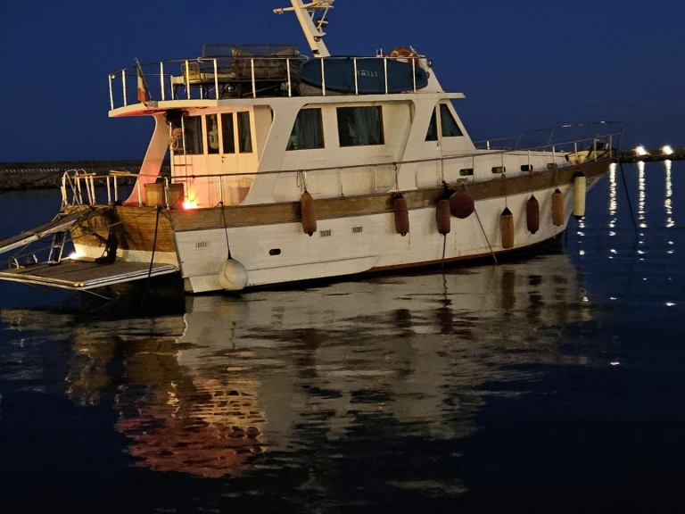 Charter a Gulet First 48 in Salerno on Samboat