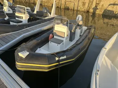 Hire a Bombard Explorer 550 SP Bénodet