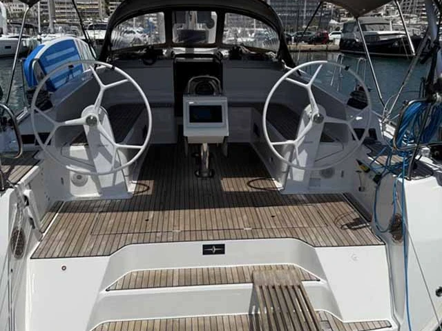 Hire Sailboat Bavaria with a boat licence