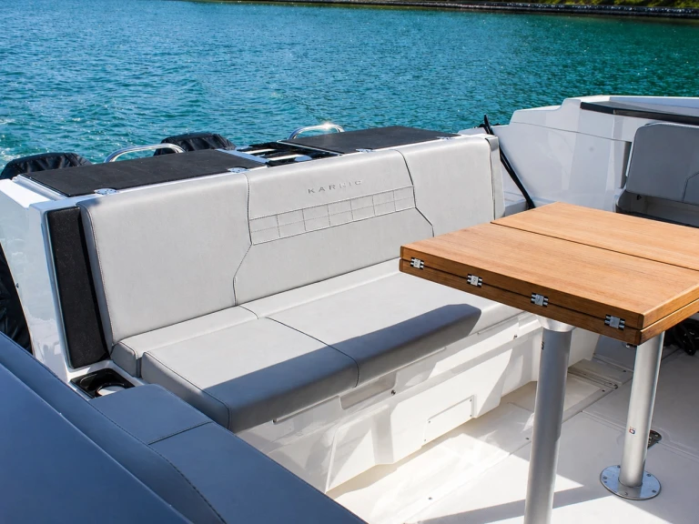 Hire Motorboat Karnic with a boat licence