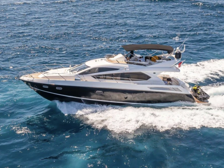 Hire a Sunseeker Manhattan 63 Palma de Mallorca