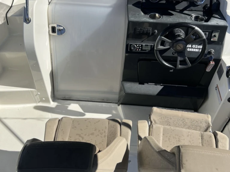 Charter a Quicksilver Activ 675 Sundeck in Marseille on Samboat