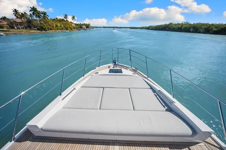 Hire Luxury Yacht Azimut with a boat licence