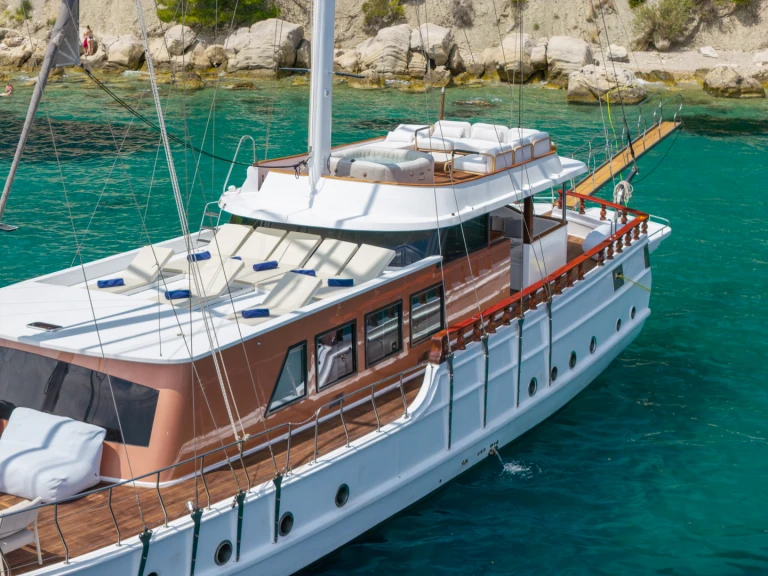 Sailboat to hire Kaštel Stari at the best price