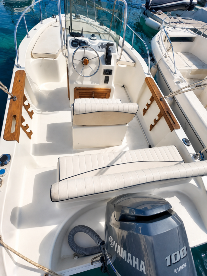 Charter a Capelli Cap 18 in Carry-le-Rouet on Samboat