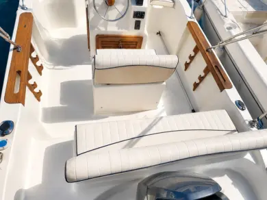 Charter a Capelli Cap 18 in Carry-le-Rouet on Samboat