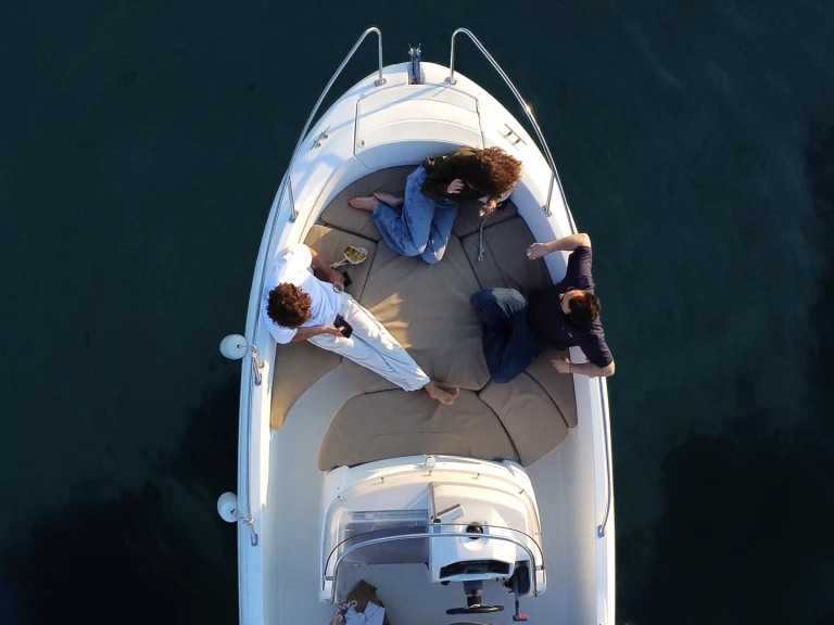 Yacht charter Cannes - Jeanneau CAP CAMARAT 6,5 CC Style on SamBoat