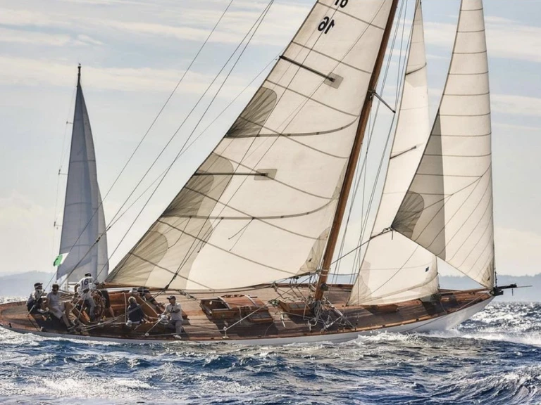 Charter a Chantier Bonnin Yacht Classique in Marseille on Samboat