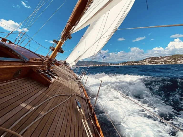 Hire Sailboat Chantier Bonnin with a boat licence