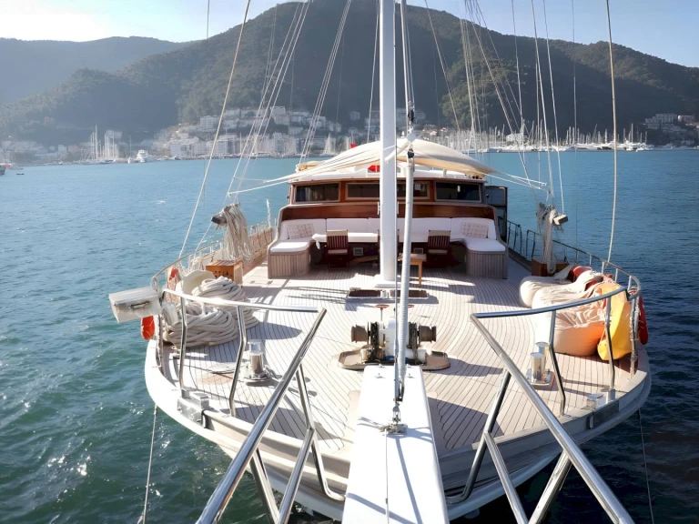 Charter a Custom Made Custom made in Göcek on Samboat