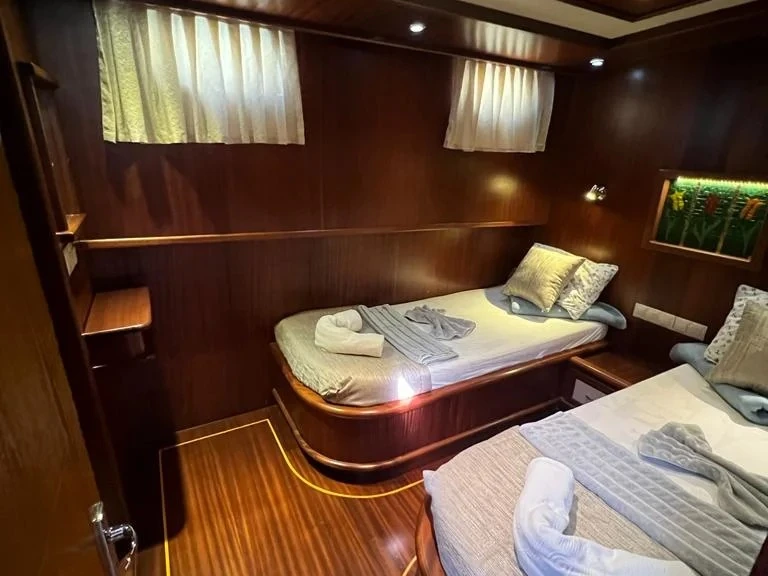 Hire Sailboat Custom Made with a boat licence