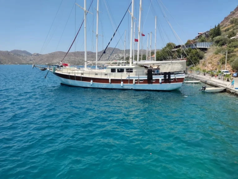 Hire Sailboat Custom Made with a boat licence