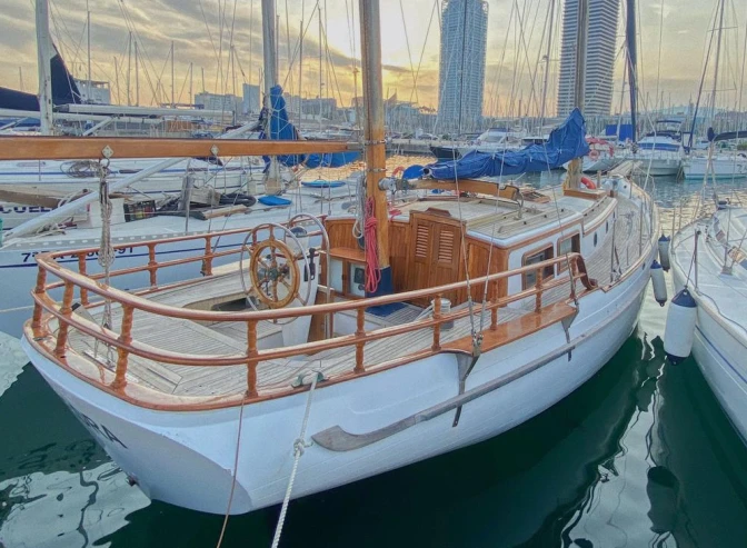 Hire a Ta Chiao CT 41 (Formosa 41) Barcelona